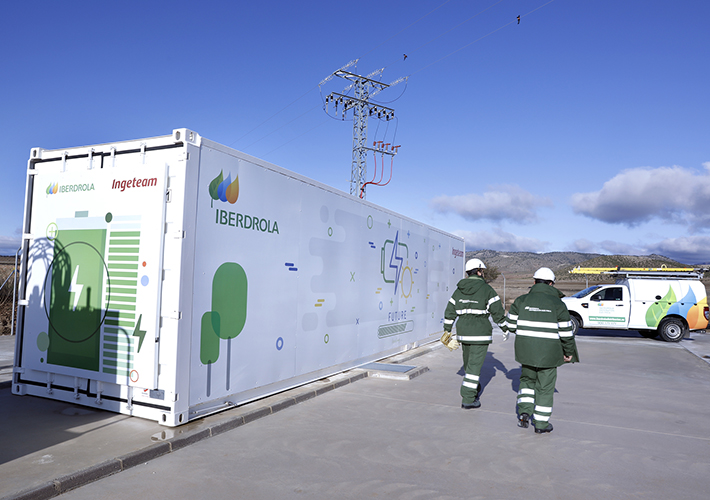 Foto i-DE pone en marcha el primer sistema de almacenamiento con baterías para redes en España.